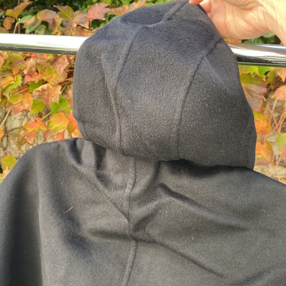 Shamask Cashmere and wool thick black fringe cape - Picture 6 of 14